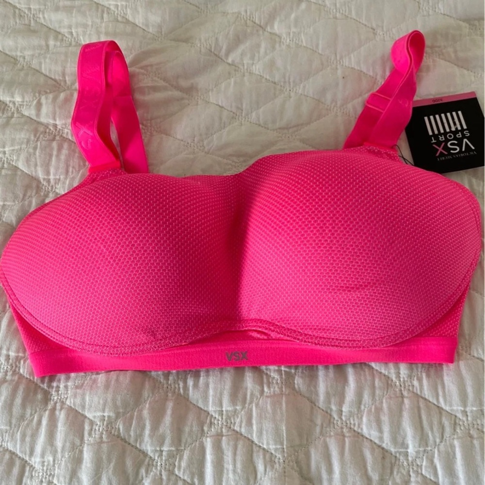 Victoria’s Secret the Ultimate sports bra new